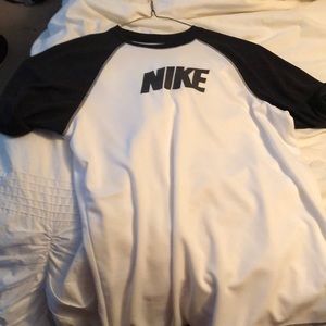 Men’s L Nike shirt